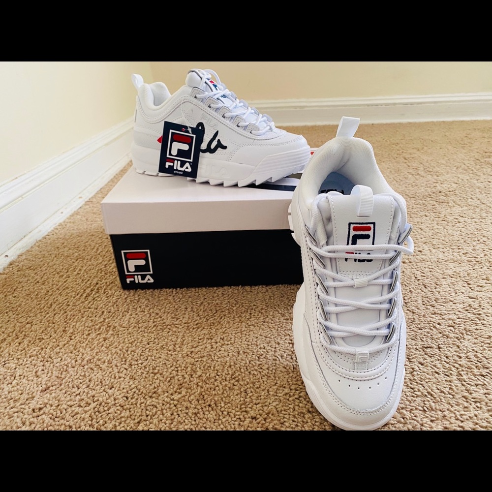New Women’s 7 1/2 WHITE FILA Sneakers